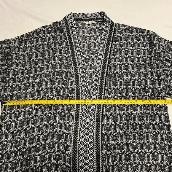 Max Studio open-front kimono black and white geometric pattern - Picture 6 of 10